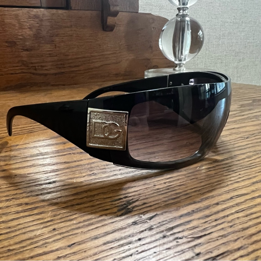 Y2K 2000’s DG Eyewear Black Wrap Sunglasses